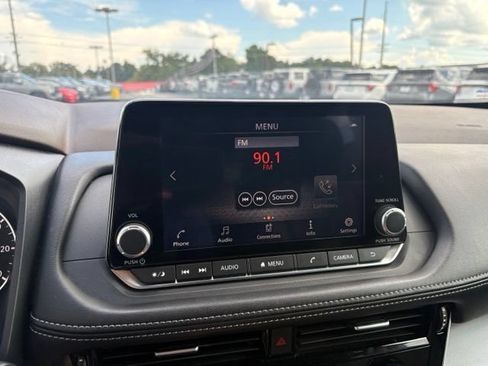 Used 2022 Nissan Rogue SV FWD image 18