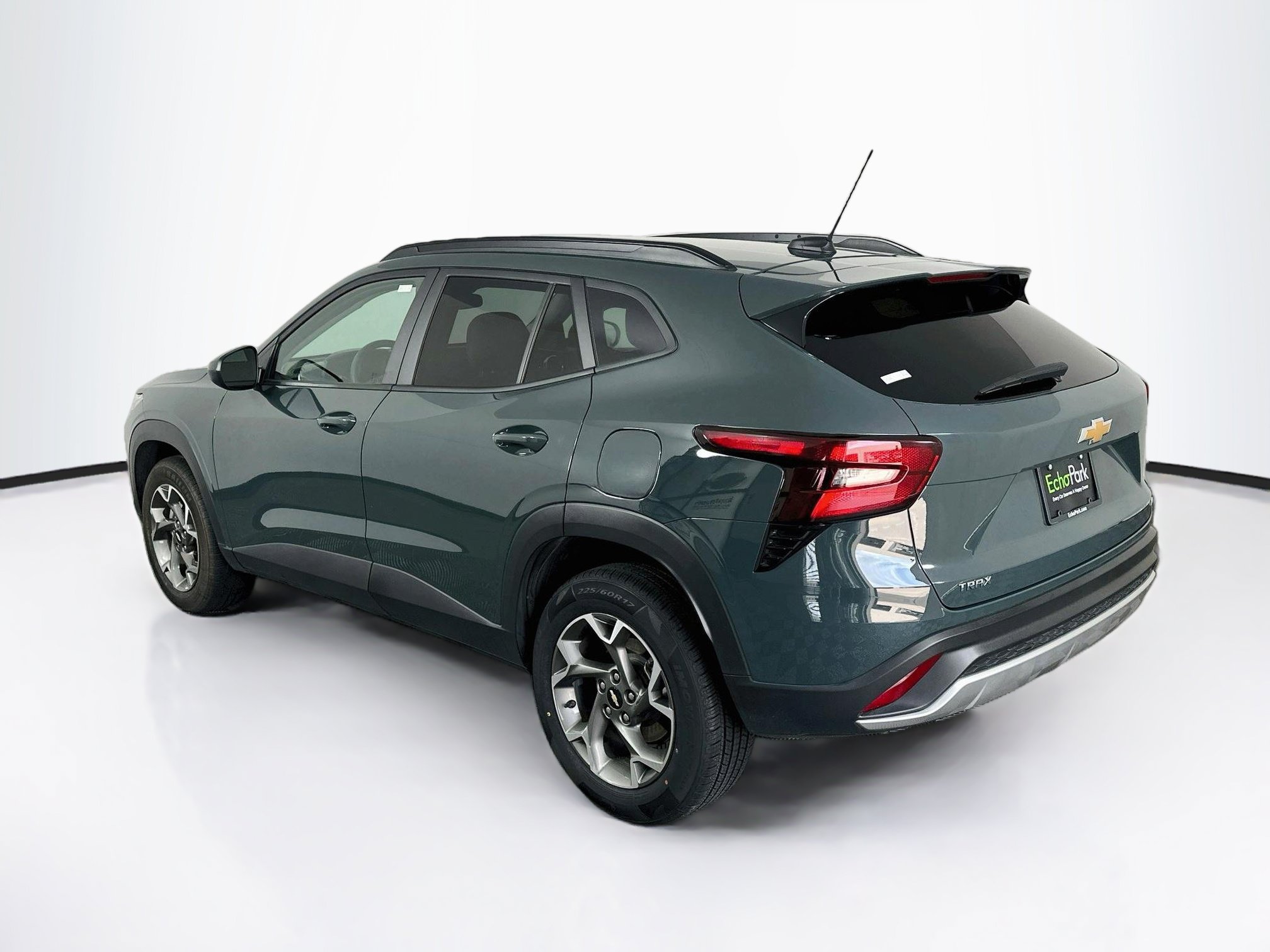 Used 2025 Chevrolet Trax LT FWD image 5