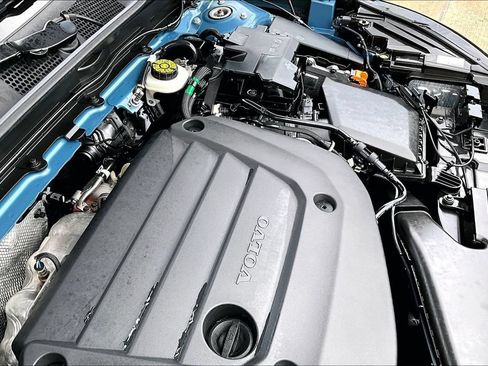 Certified 2024 Volvo XC40 B5 Core AWD/4WD image 44