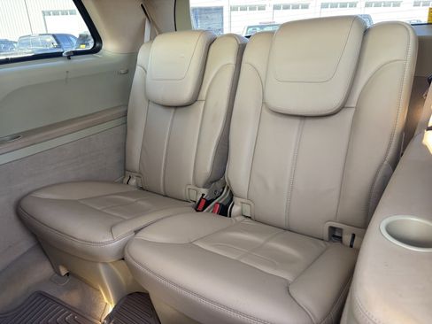 Used 2011 Mercedes-Benz GL 550 4MATIC image 11