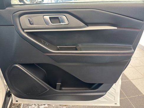 Used 2025 Ford Explorer ST-Line w/ ST-Line Street Pack image 16
