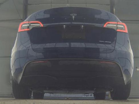 Used 2023 Tesla Model Y Long Range image 11