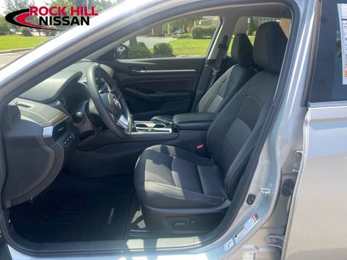 Used 2023 Nissan Altima 2.5 SV FWD image 16