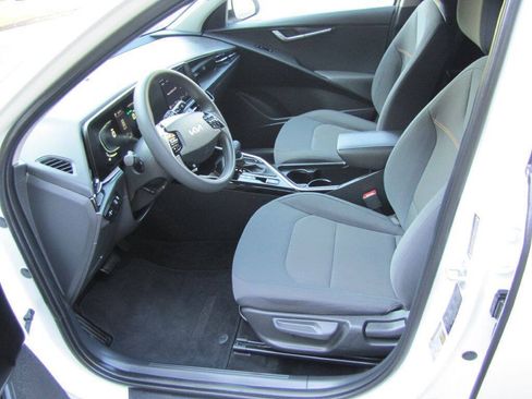 Used 2024 Kia Niro LX FWD image 12