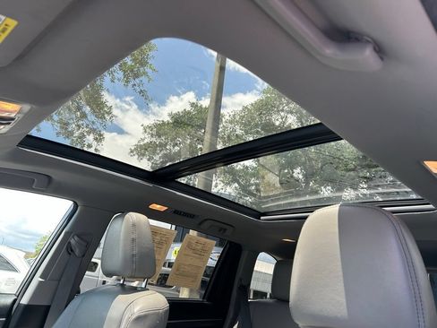 Used 2018 Toyota Highlander Limited Platinum FWD image 22