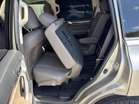 Used 2023 Lexus GX 460 Premium w/ Accessory Package AWD/4WD image 11
