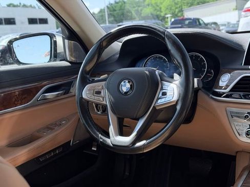 Used 2018 BMW 750i RWD image 35