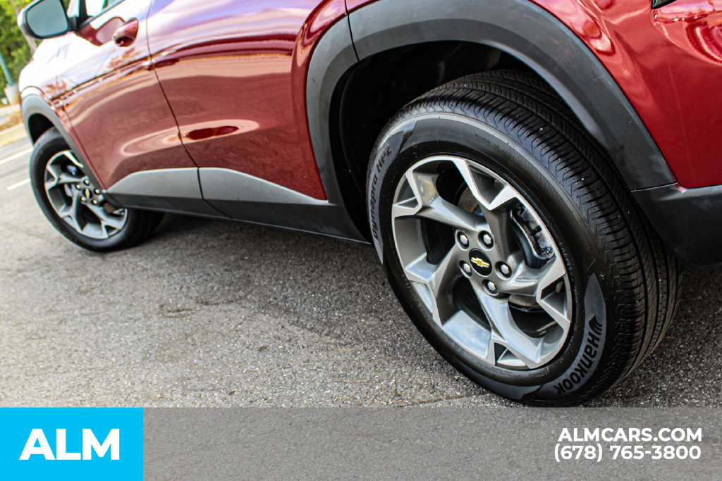 Used 2025 Chevrolet Trax LT FWD image 14