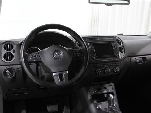 Used 2017 Volkswagen Tiguan S image 6