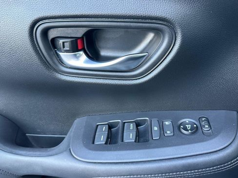 Certified 2024 Honda HR-V LX image 10