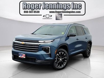 Used 2025 Chevrolet Traverse LT w/ Sun and Wheel Package