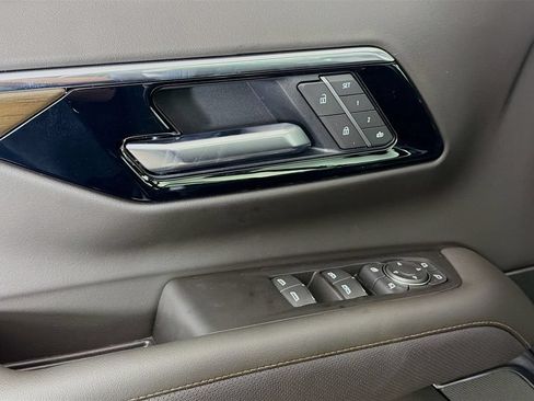New 2026 Chevrolet Suburban High Country AWD/4WD image 17