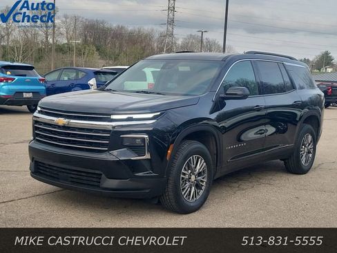 Used 2025 Chevrolet Traverse LT image 1