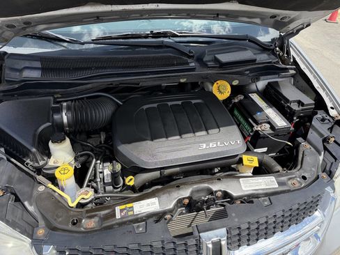 Used 2014 Dodge Grand Caravan SXT w/ UConnect Hands-Free Group FWD image 17