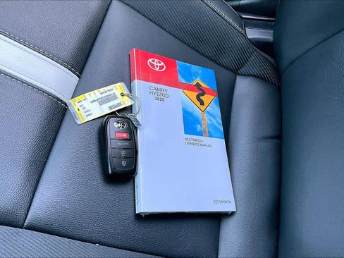 Used 2025 Toyota Camry SE FWD image 14