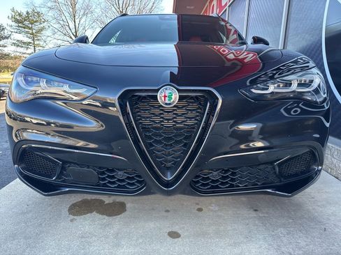 Used 2024 Alfa Romeo Stelvio Veloce image 7
