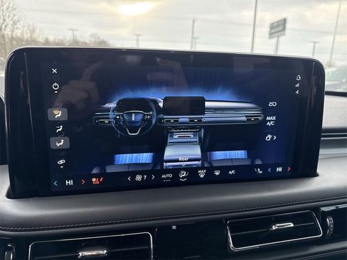 Used 2025 Lincoln Aviator AWD image 19