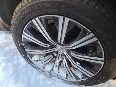 Certified 2024 Volvo XC90 B5 Plus image 23