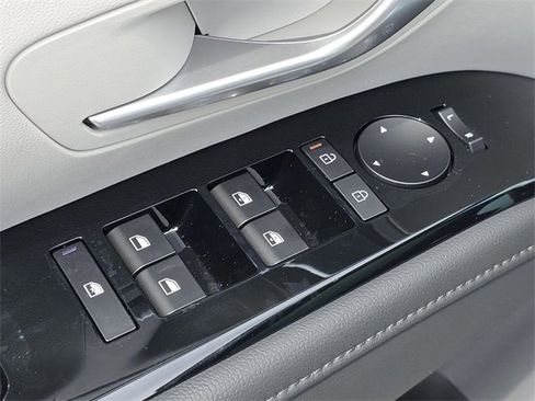 New 2025 Hyundai Tucson Limited image 17