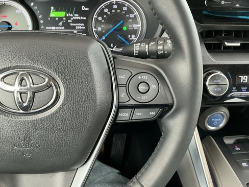 Certified 2021 Toyota Venza XLE image 13