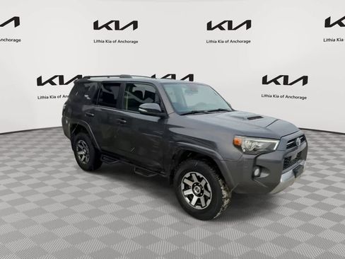 Used 2020 Toyota 4Runner TRD Off-Road Premium image 2