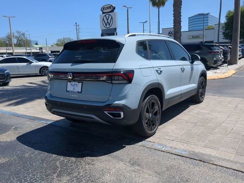 New 2026 Volkswagen Taos SE FWD image 4