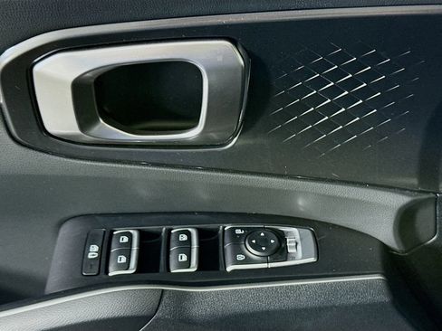 Certified 2025 Kia Sorento LX FWD image 23