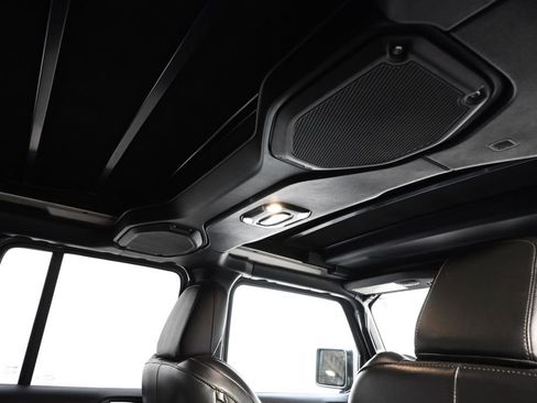 Used 2023 Jeep Wrangler Altitude image 17