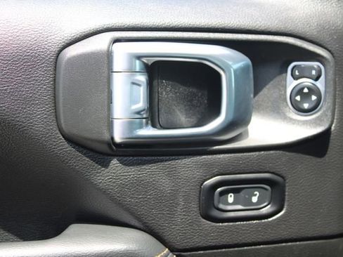 Used 2023 Jeep Wrangler Unlimited Sahara AWD/4WD image 12