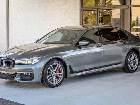 Used 2016 BMW 740i image 6