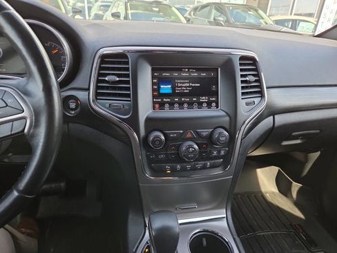 Used 2020 Jeep Grand Cherokee Laredo image 16