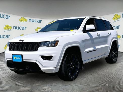Used 2018 Jeep Grand Cherokee Altitude AWD/4WD image 3