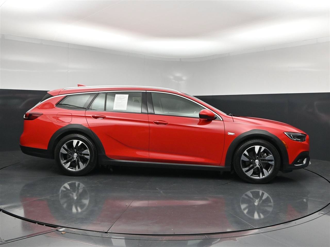 Used 2018 Buick Regal Preferred w/ Sights and Sounds Package AWD/4WD image 4