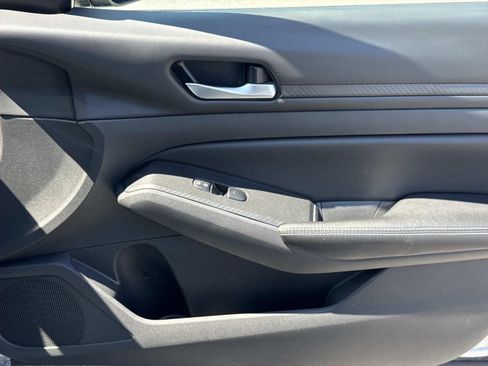 Used 2024 Nissan Altima 2.5 SV image 24