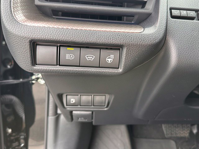 Used 2024 Toyota Prius XLE FWD image 18