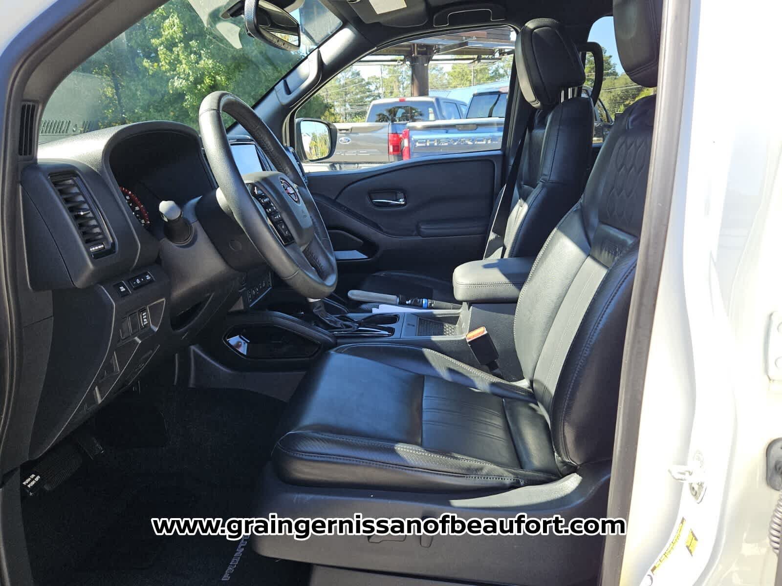 Used 2022 Nissan Frontier Pro-X w/ Pro-X Premium Package RWD image 3