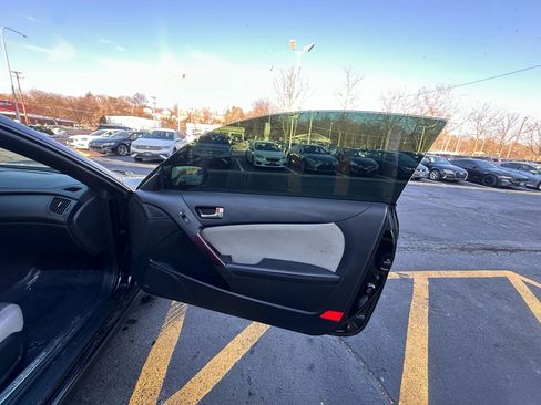 Used 2014 Hyundai Genesis 2.0T image 28