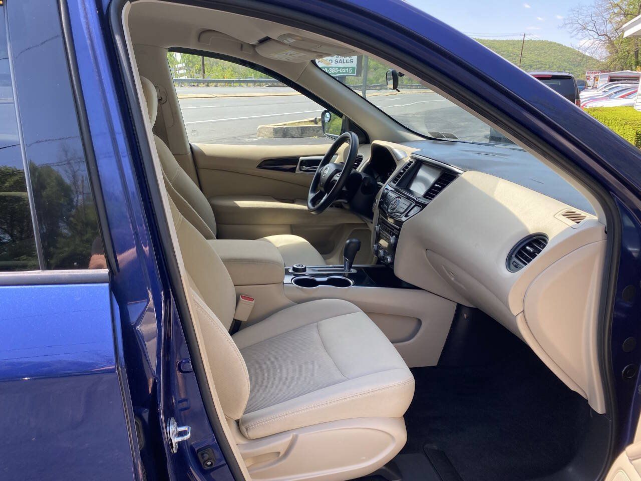 Used 2017 Nissan Pathfinder S AWD/4WD image 13