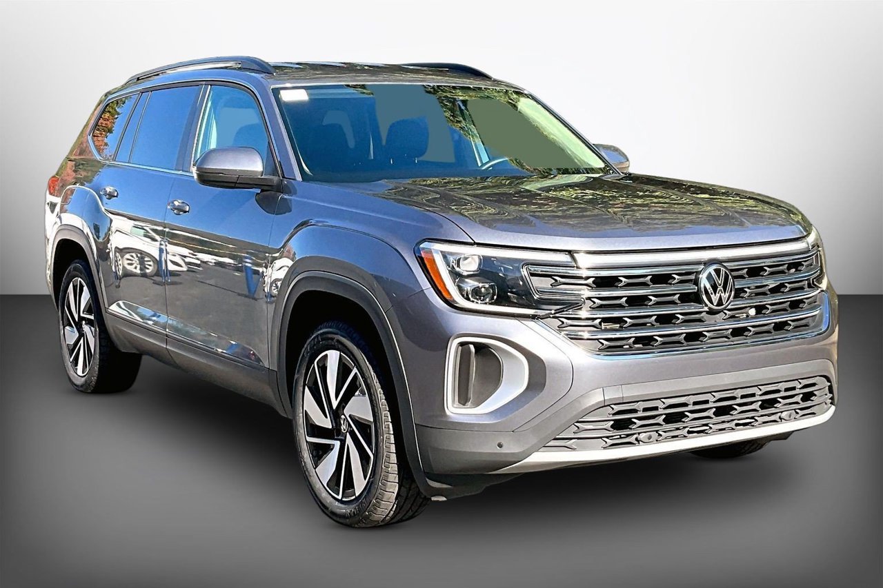Used 2025 Volkswagen Atlas SE FWD image 2