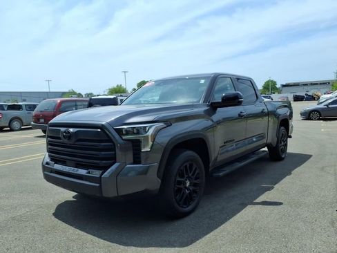 Used 2025 Toyota Tundra Limited AWD/4WD image 3