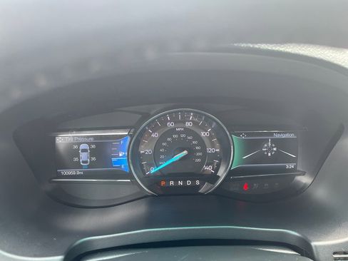 Used 2019 Ford Explorer XLT w/ Equipment Group 202A FWD image 15