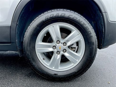 Used 2018 Chevrolet Trax LT w/ LT Convenience Package image 27