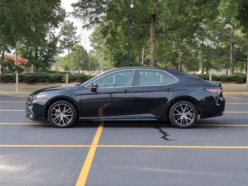 Used 2024 Toyota Camry SE FWD image 2
