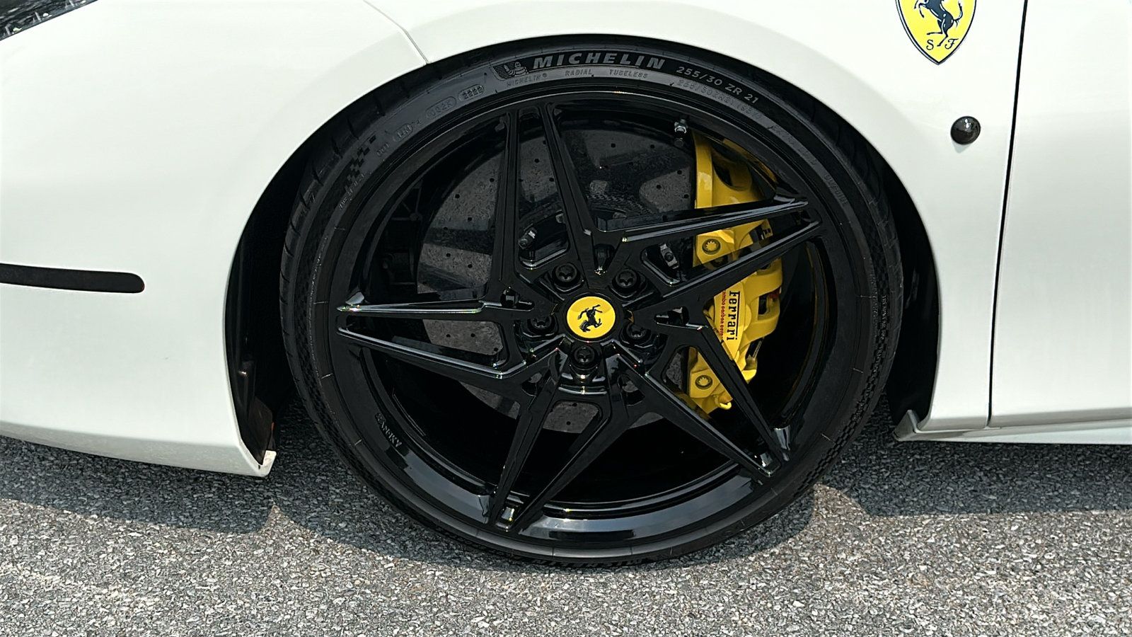 Used 2017 Ferrari 488 GTB RWD image 7