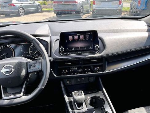 Certified 2026 Nissan Rogue SV AWD/4WD image 18