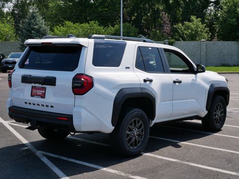Used 2026 Toyota 4Runner SR5 AWD/4WD image 7
