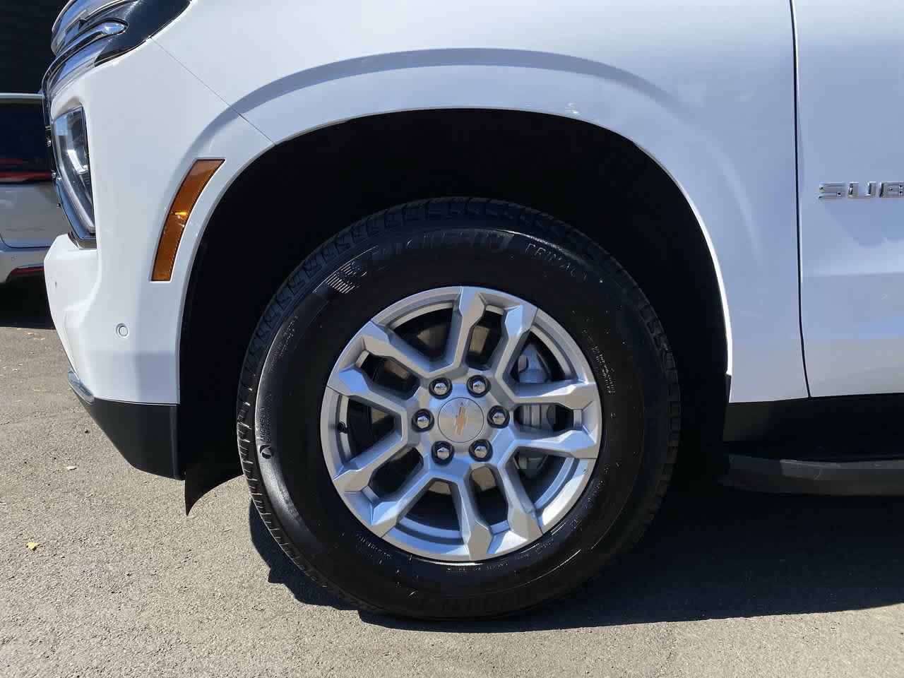 Used 2026 Chevrolet Suburban LT w/ Comfort Package AWD/4WD image 11