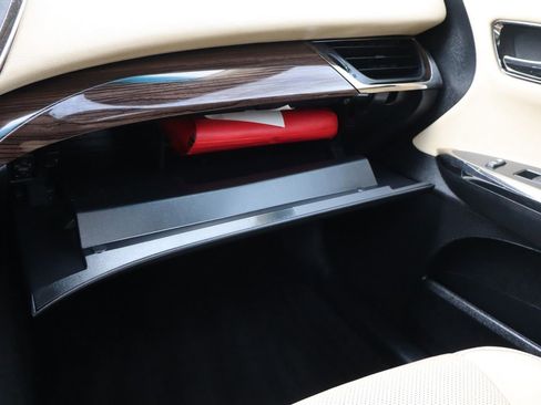 Used 2013 Toyota Avalon Limited image 38