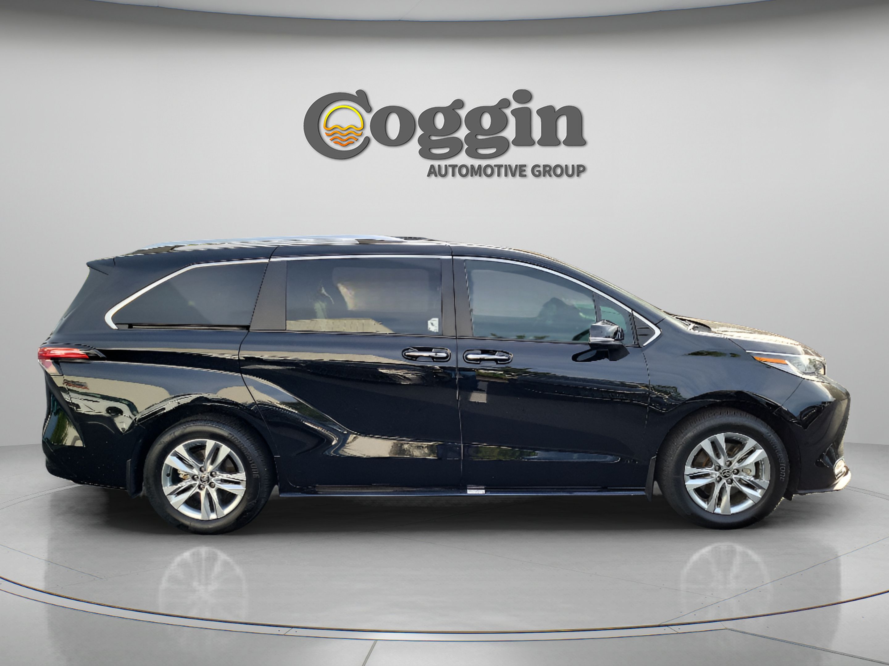Certified 2026 Toyota Sienna Limited FWD image 24
