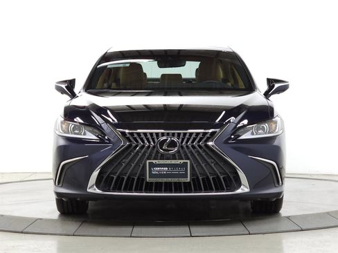 Used 2025 Lexus ES 350 w/ Luxury Package image 2
